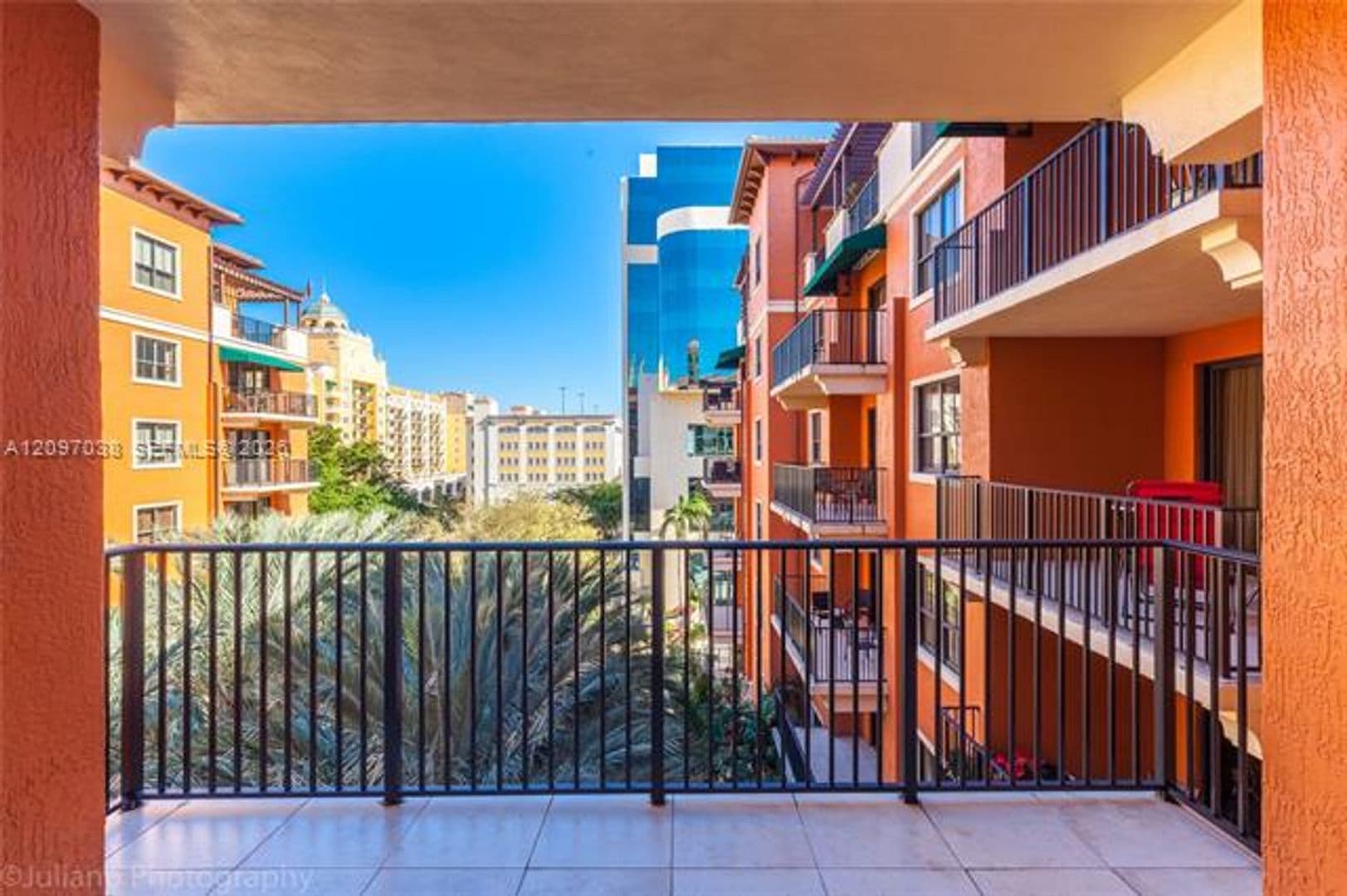 Coral Gables Condo: 100 Andalusia Ave cu-609