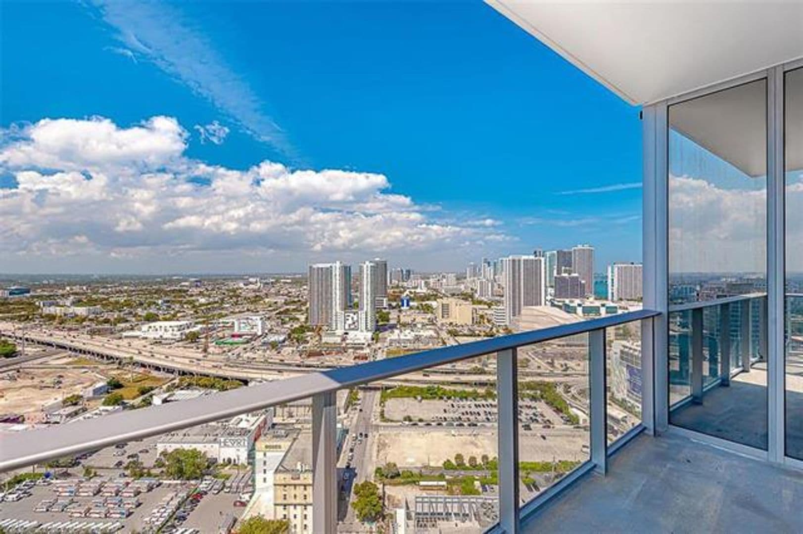 Miami Condo: 851 NE 1st Ave cu-2402