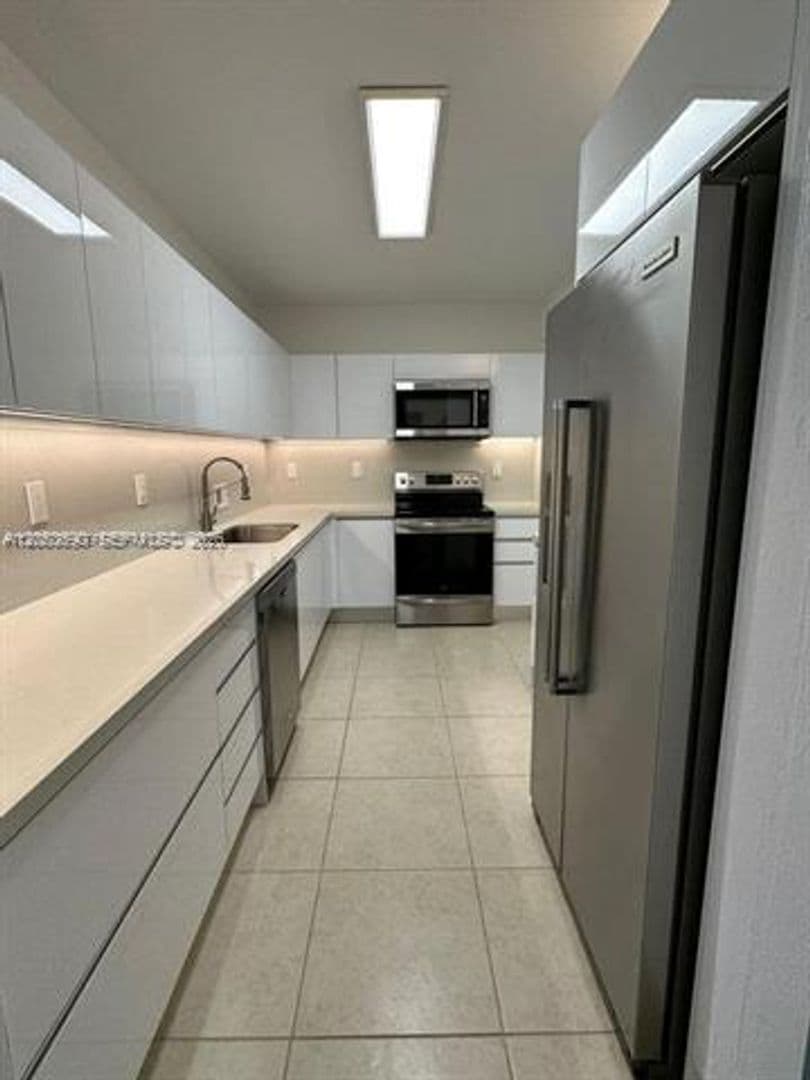 Bal Harbour Condo: 10185 Collins Ave cu-1103