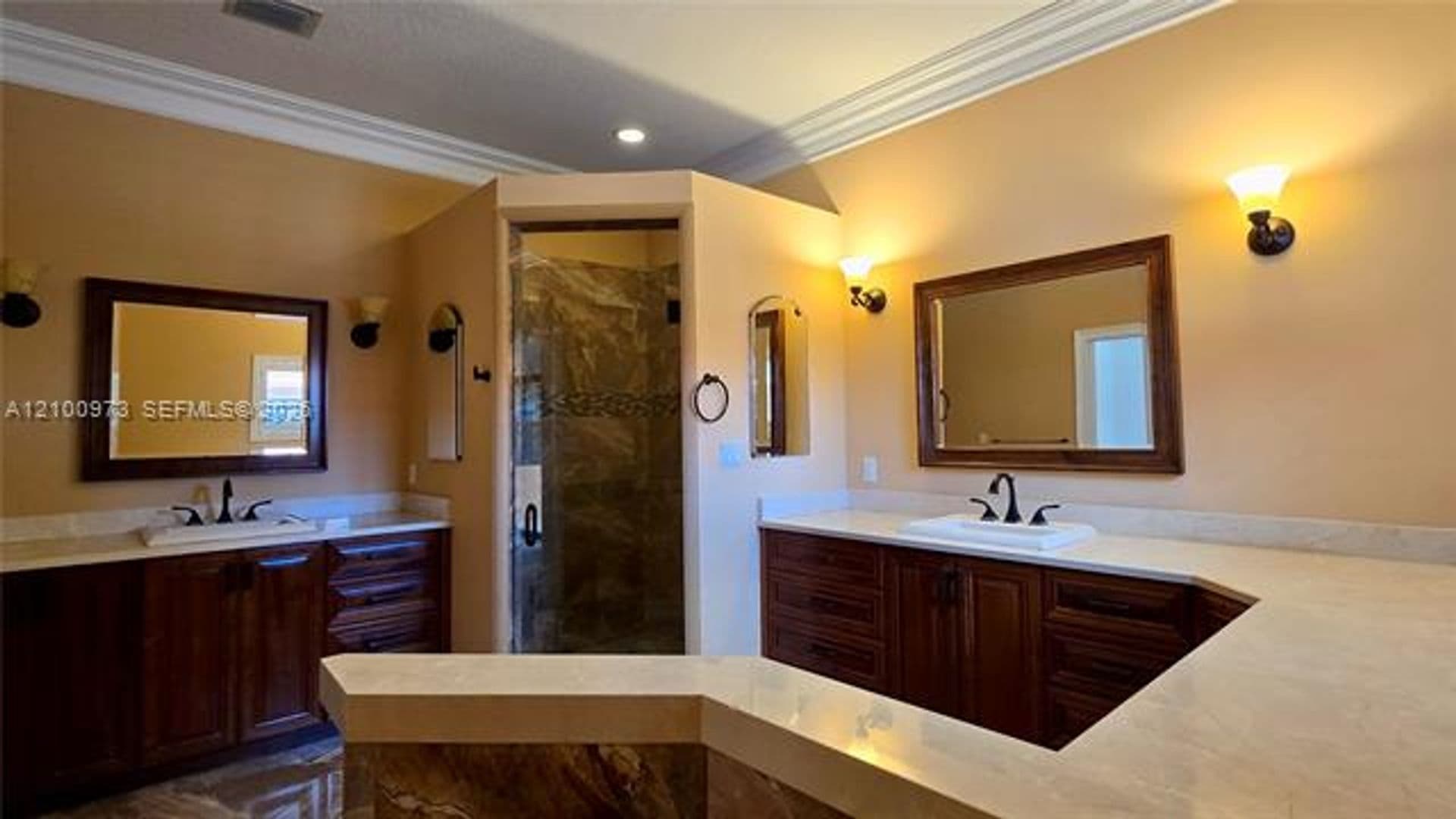 Hollywood House: 741 Tyler St # 741