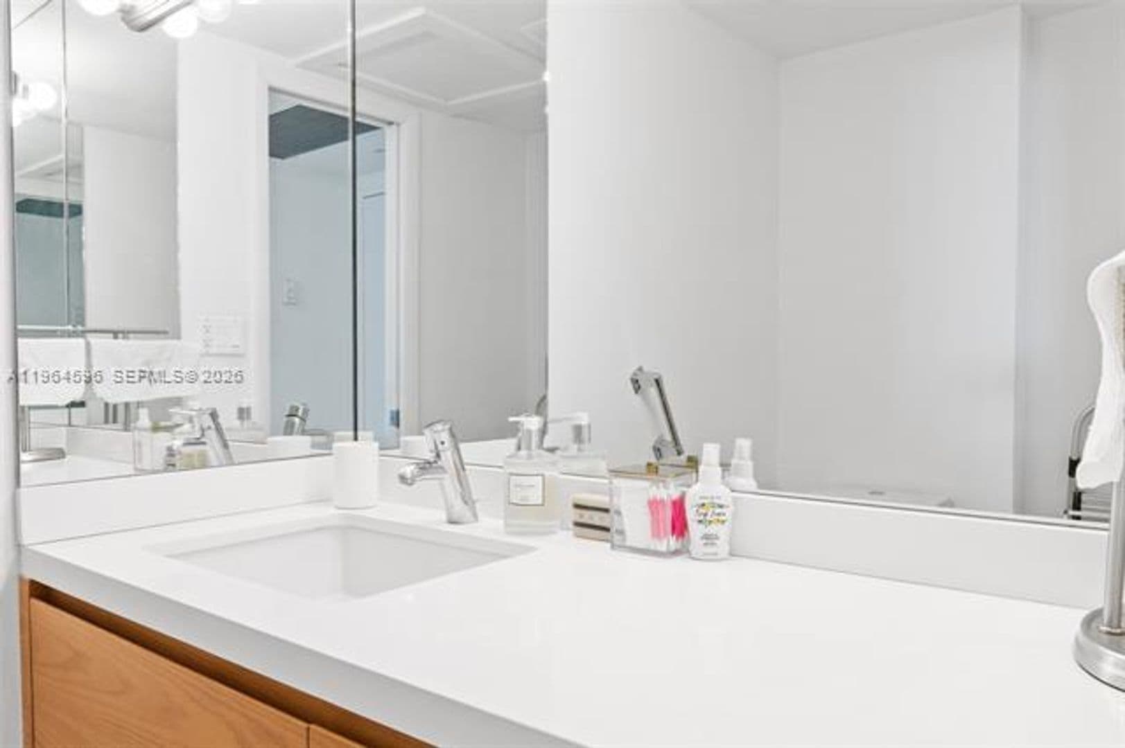 Miami Beach Condo: 2301 Collins Ave cu-504