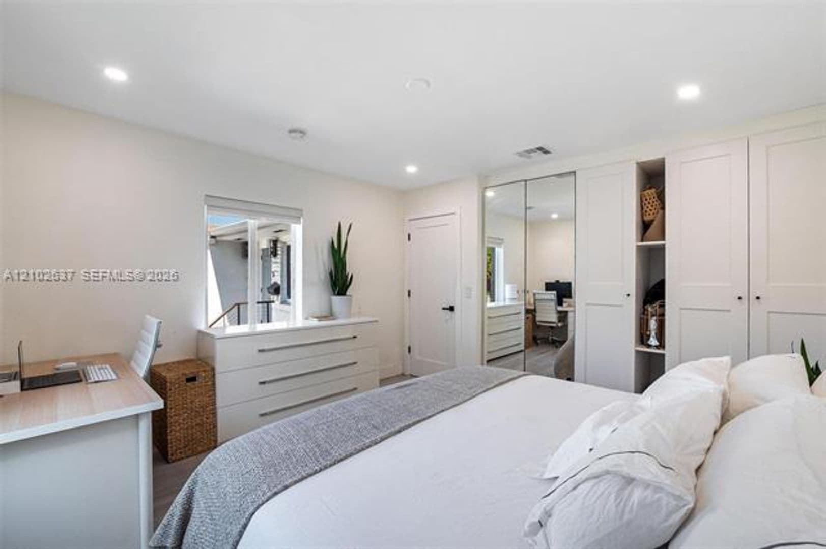 Miami House: 945 NE 82nd St # 945