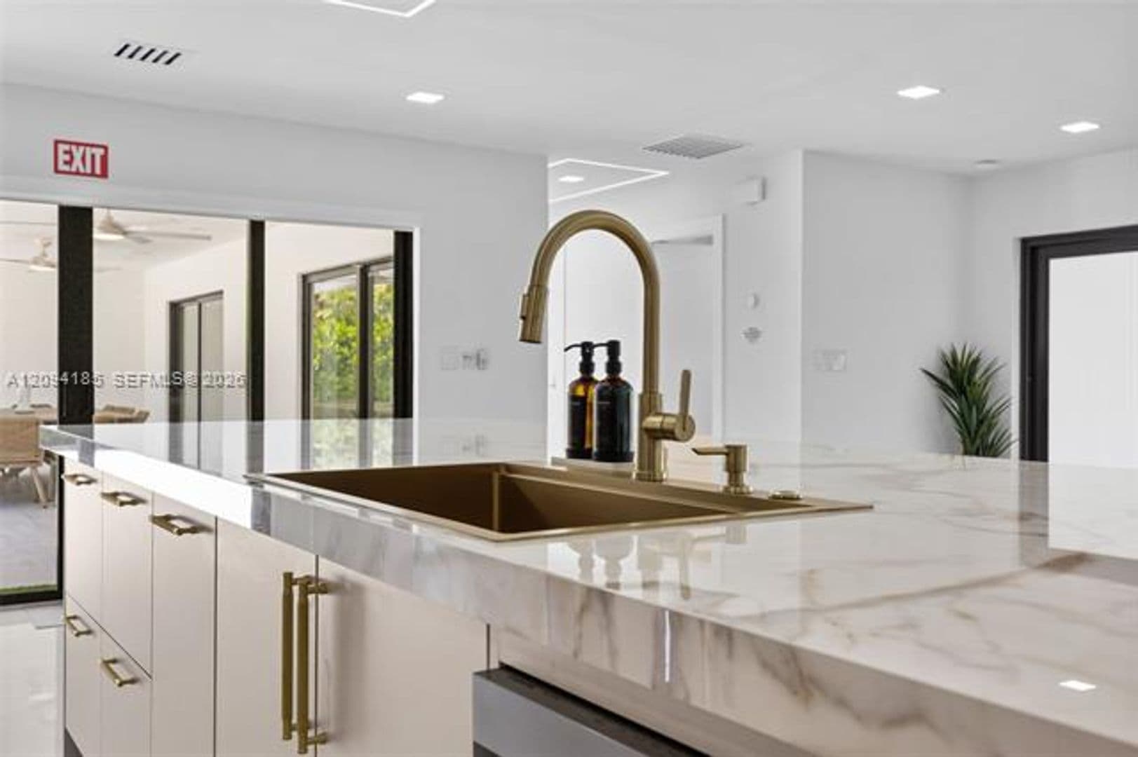 Hollywood House: 1117 Adams St # 1117