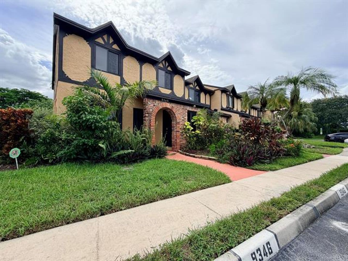 Sunrise House: 9346 NW 49th Pl th 9346