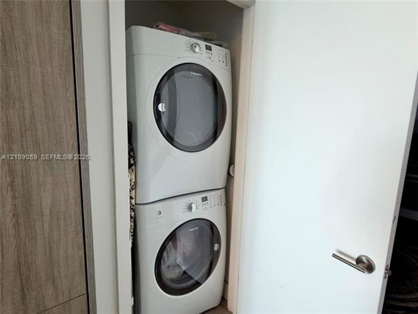 Miami Condo: 2900 NE 7th Ave cu-1106