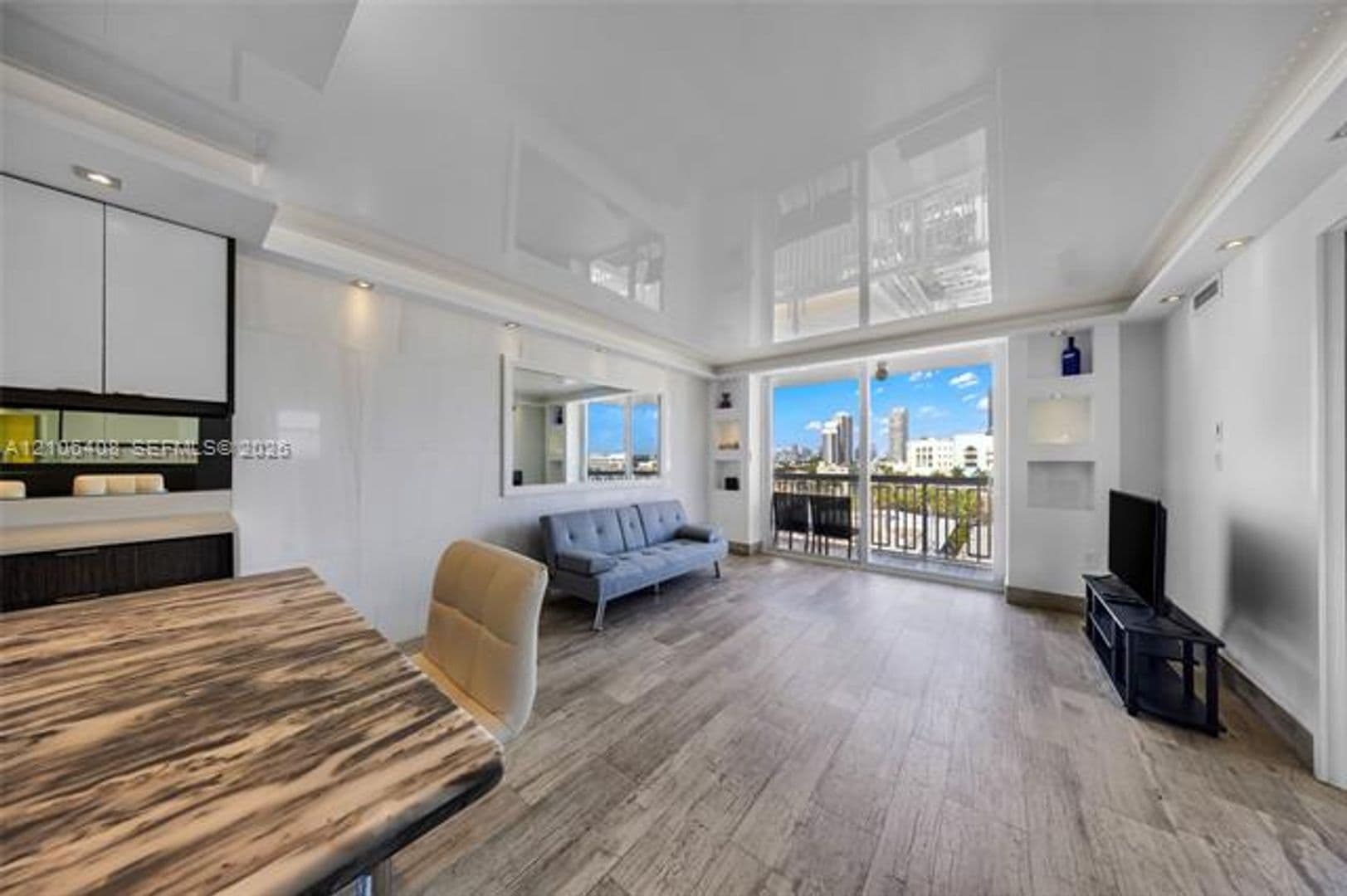 Miami Beach Condo: 401 Ocean Dr cu-801
