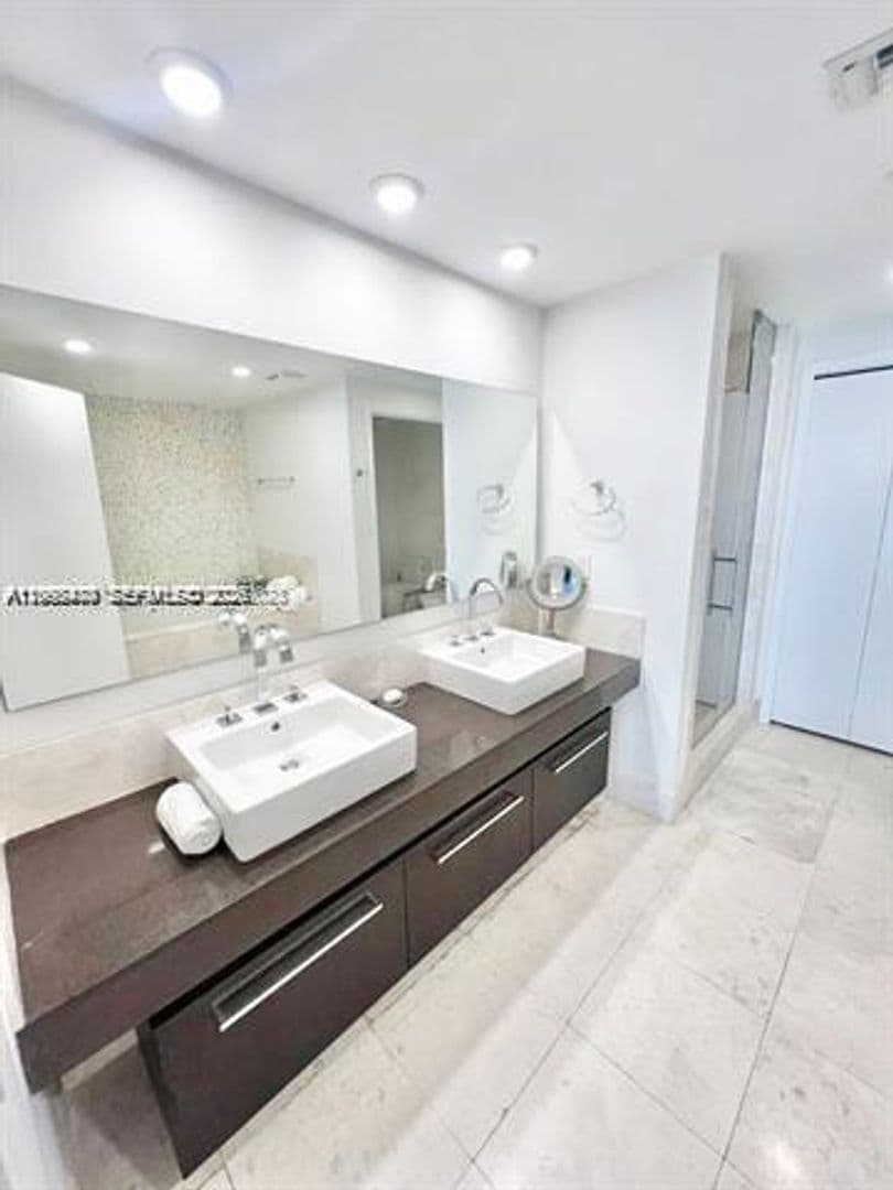 Sunny Isles Beach Condo: 17121 Collins Ave cu-3903