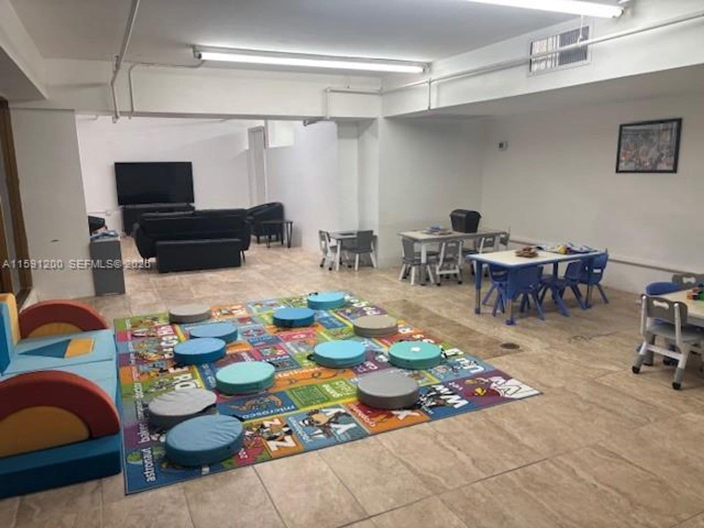 Miami Beach Condo: 100 Lincoln Rd cu-1434