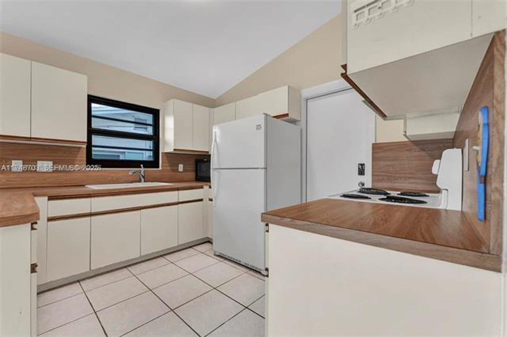 Dania Beach House: 1406 NW 8th St # 1406