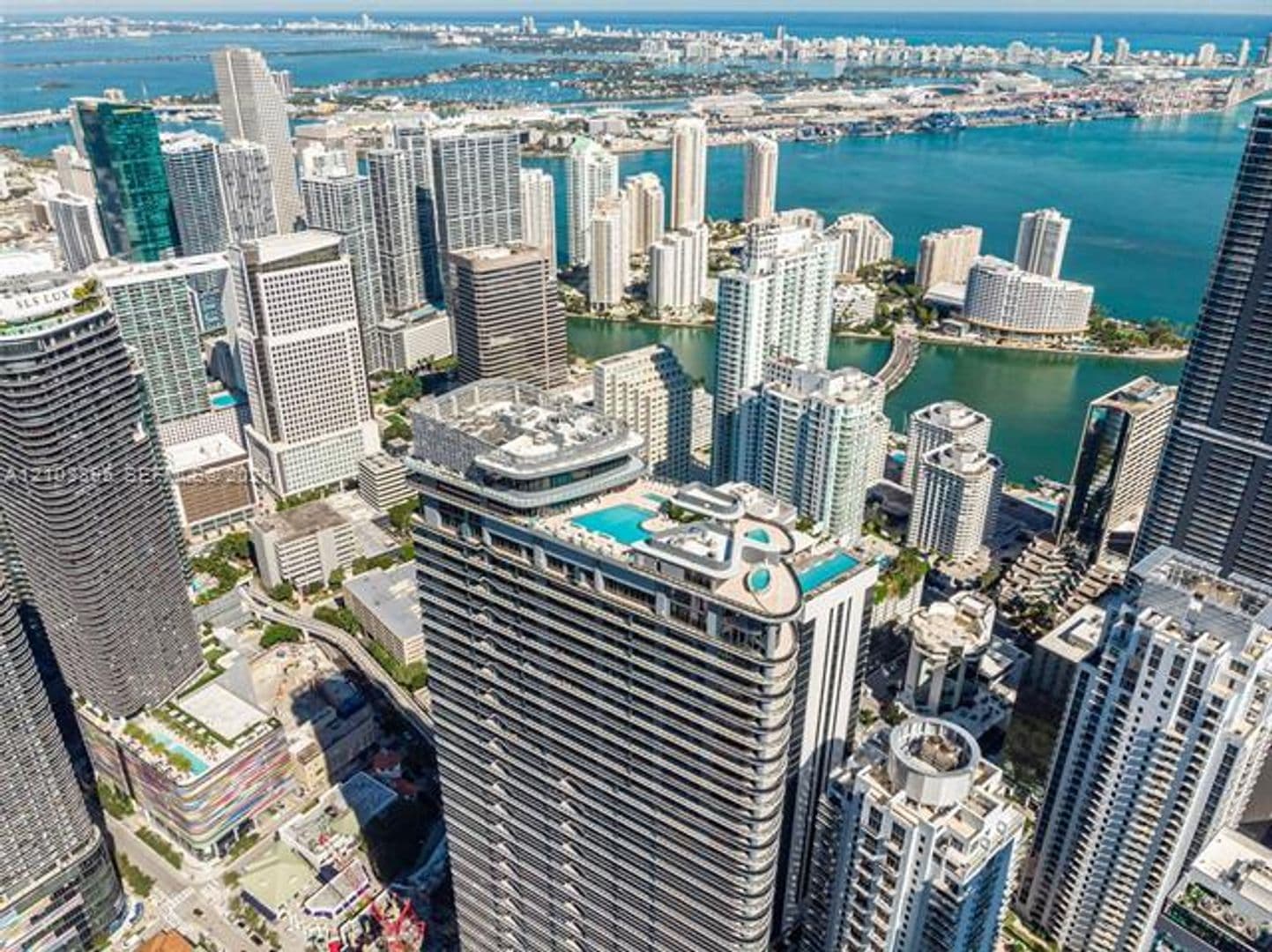Miami Condo: 1000 Brickell Plz cu-3110