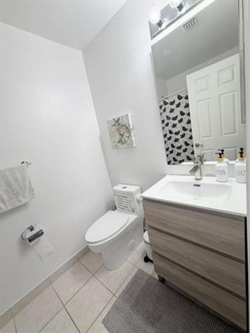 Weston House: 4251 E Seneca Ave # 4251