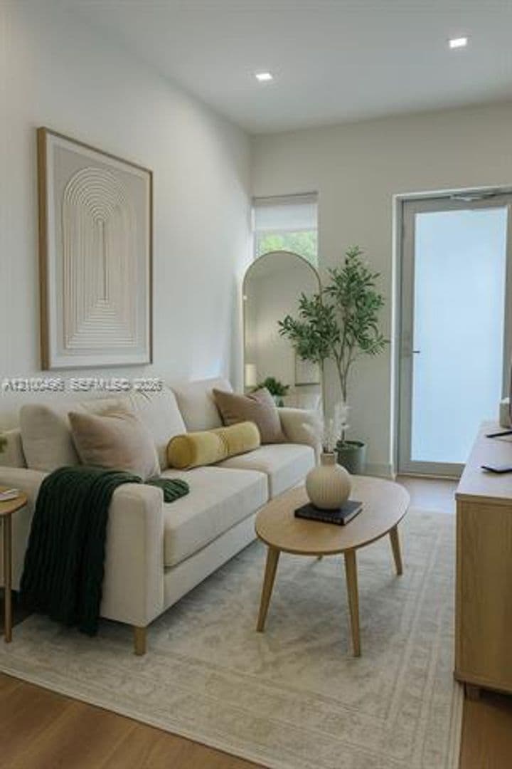 Miami Beach Condo: 1535 West Ave cu-7