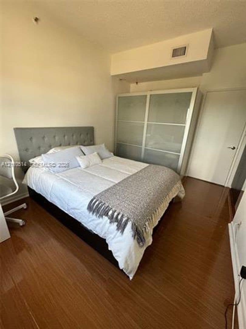 Surfside Condo: 8816 Collins Ave cu-304