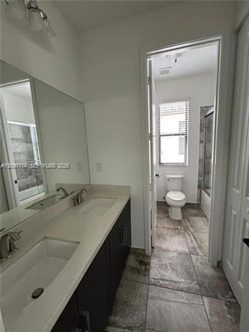 Hialeah House: 9883 W 34th Ln # 0