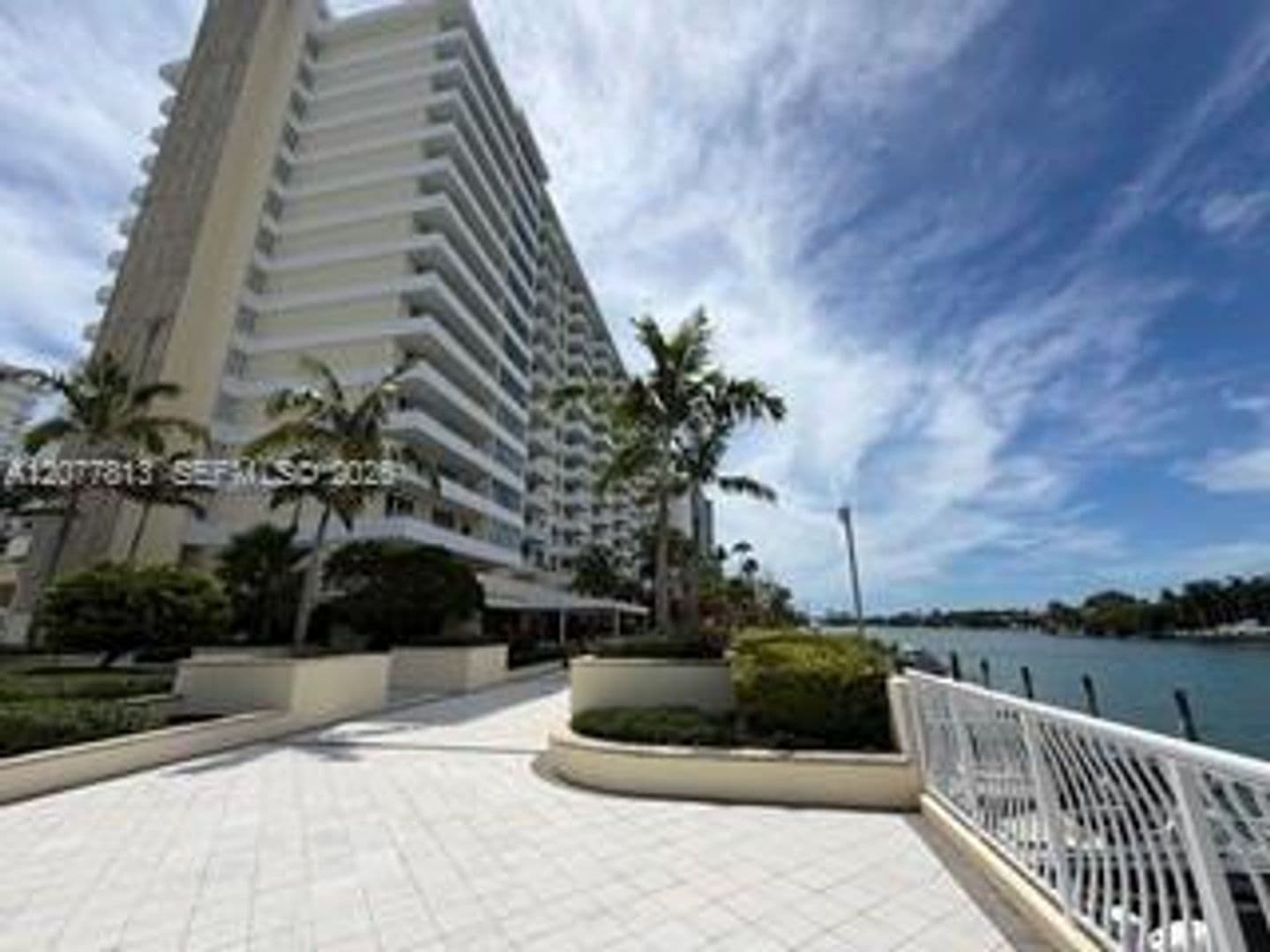 Miami Beach Condo: 5600 Collins Ave cu-15J