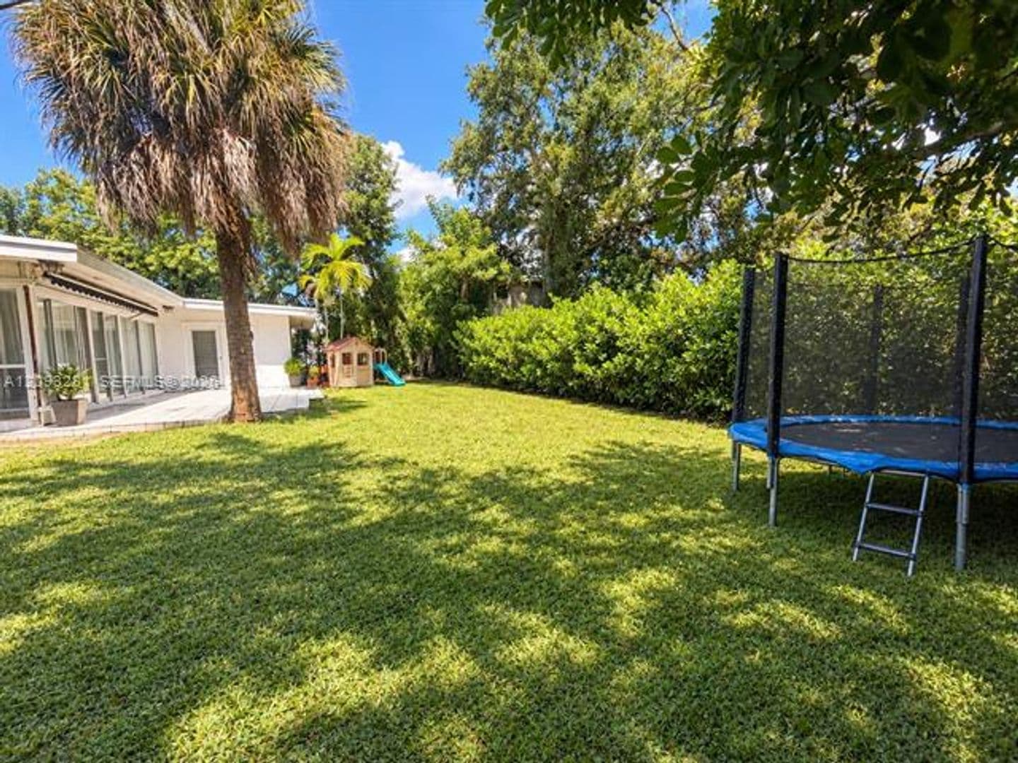 North Miami Beach House: 19091 NE 20th Ct # 19091