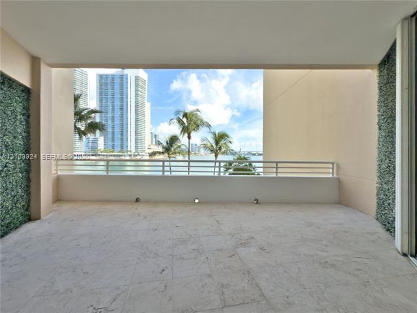 Miami Condo: 848 Brickell Key Dr cu-306