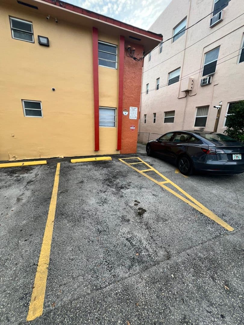 Miami Apartment: 1912 sw 2nd st apt 4