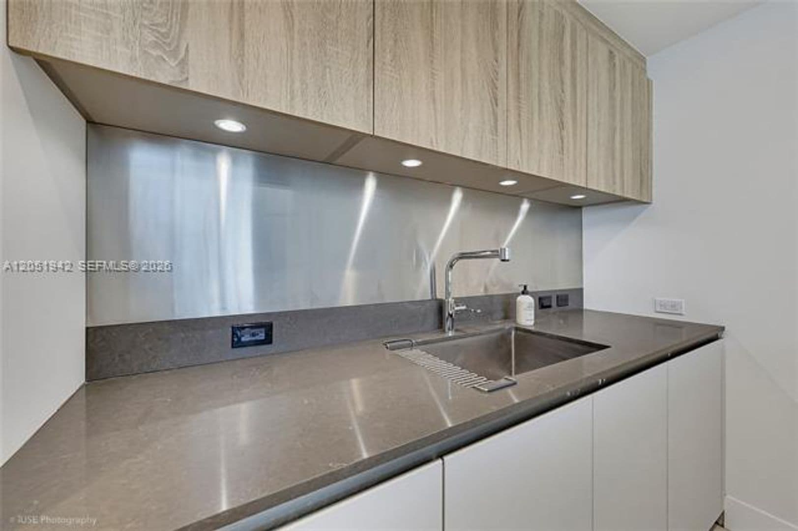Miami Condo: 1000 Brickell Plz cu-2110