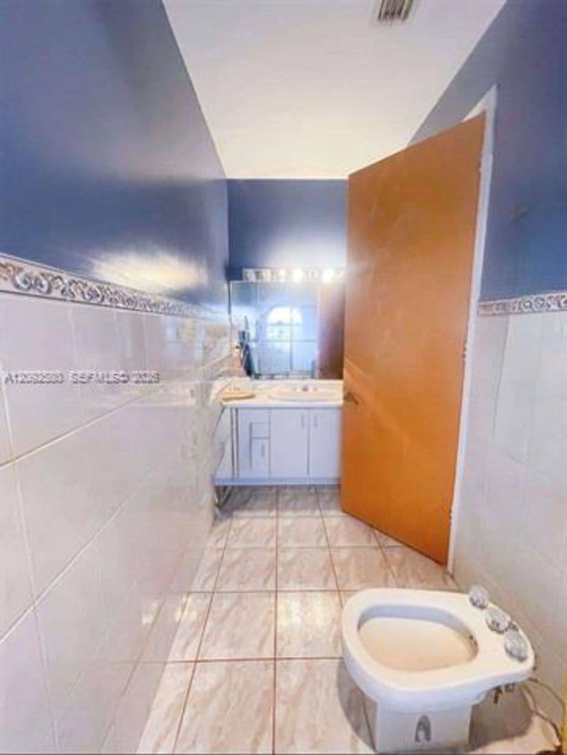 Surfside House: 9008 Collins Ave cu-402