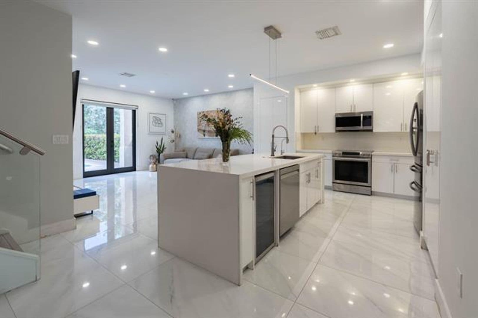 Miami House: 875 NE 193rd Ter # 875