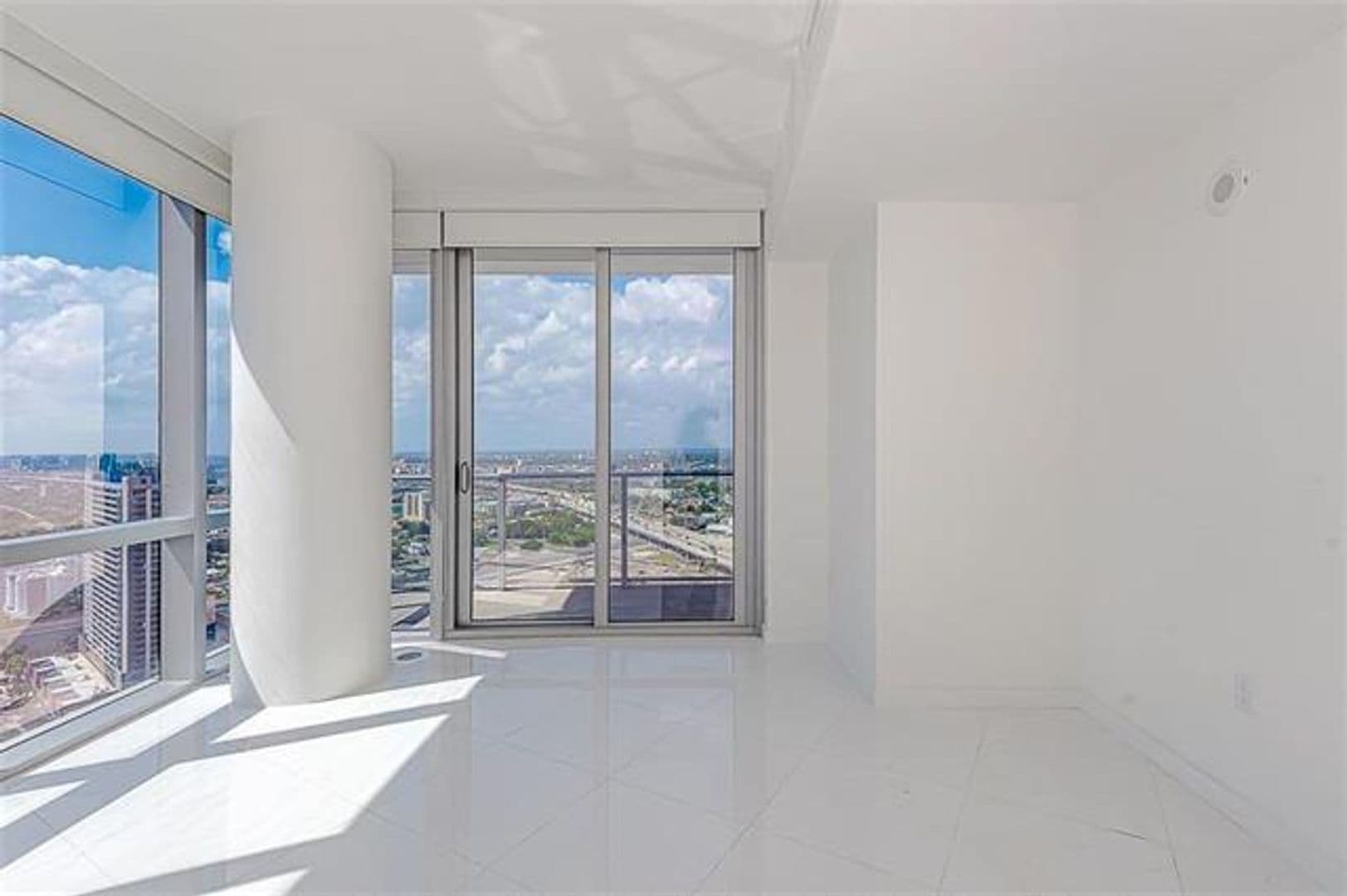 Miami Condo: 851 NE 1st Ave cu-2402