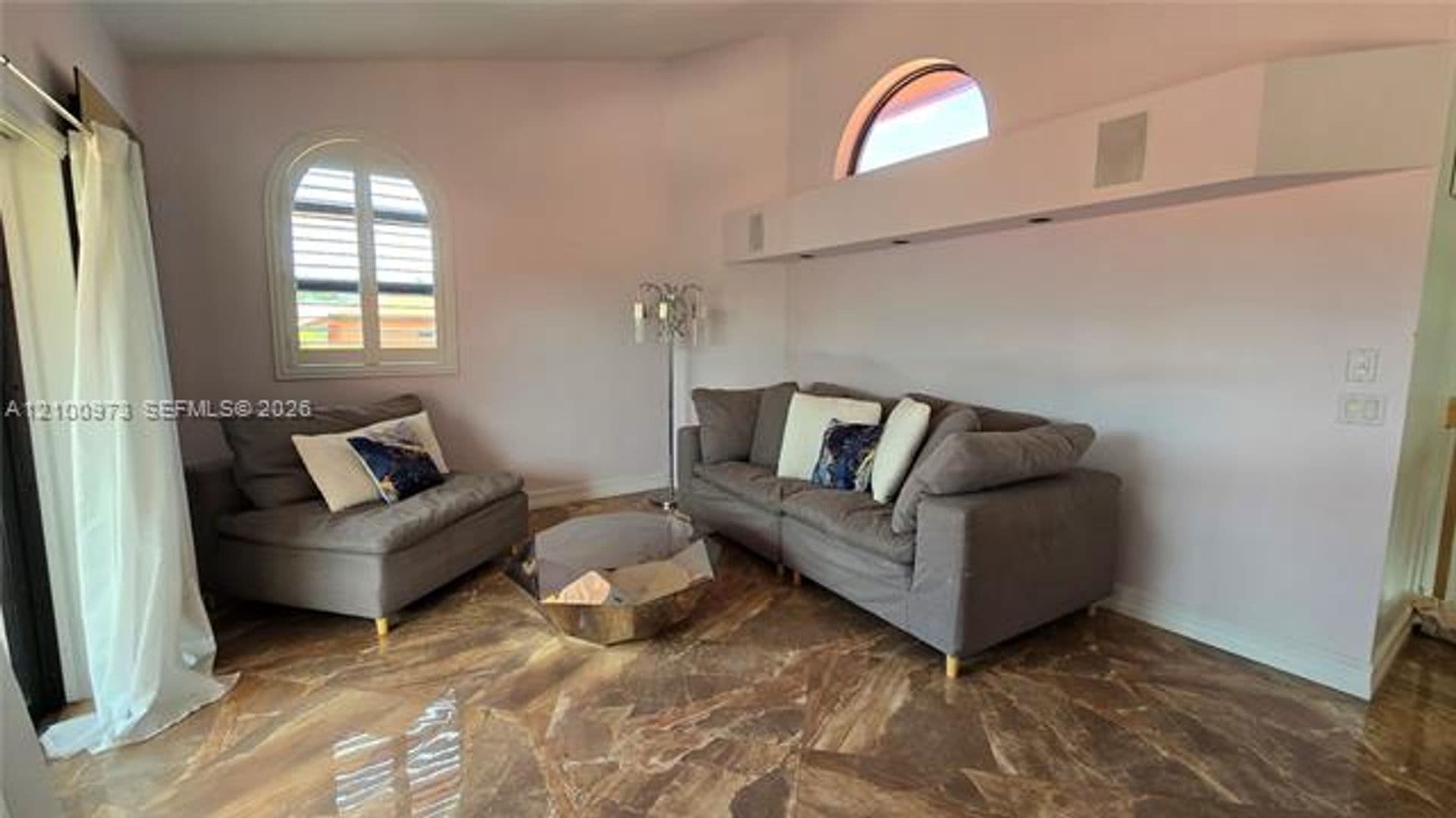 Hollywood House: 741 Tyler St # 741