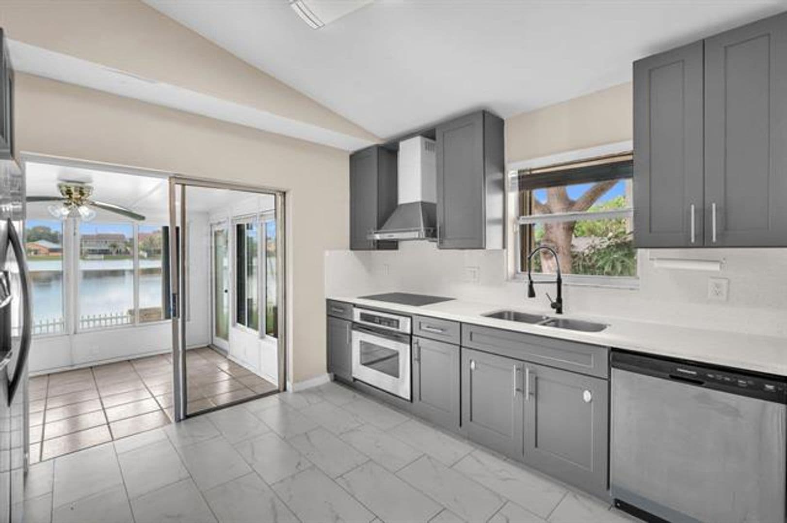 Pembroke Pines House: 1020 SW 99th Ave # 1020