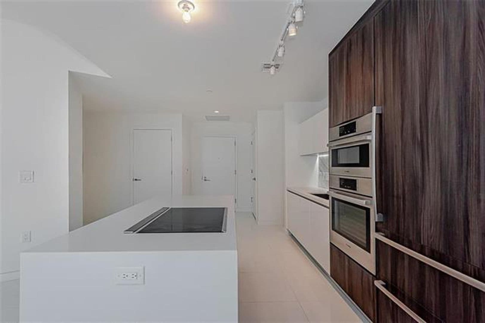 Miami Condo: 851 NE 1st Ave cu-2402