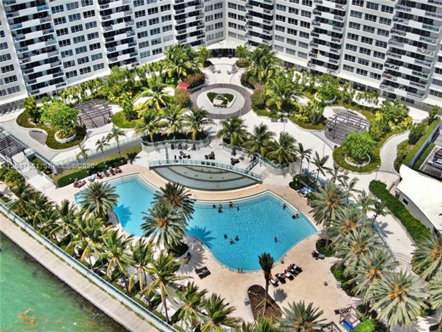 Miami Beach Condo: 1500 Bay Rd cu-1220S