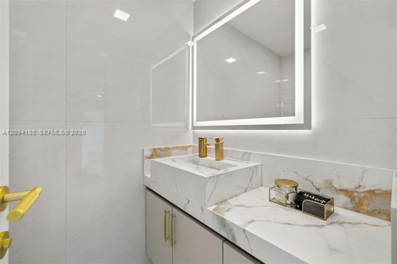 Hollywood House: 1117 Adams St # 1117