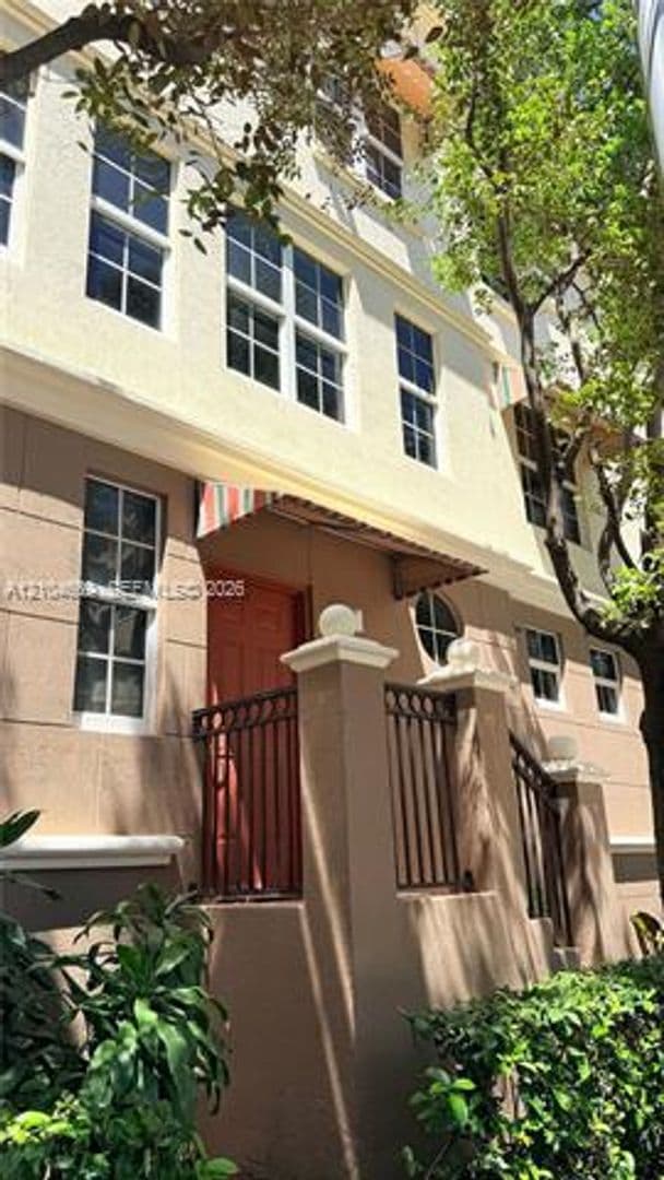 Miami Townhome: 3232 SW 22nd Ter cu-113