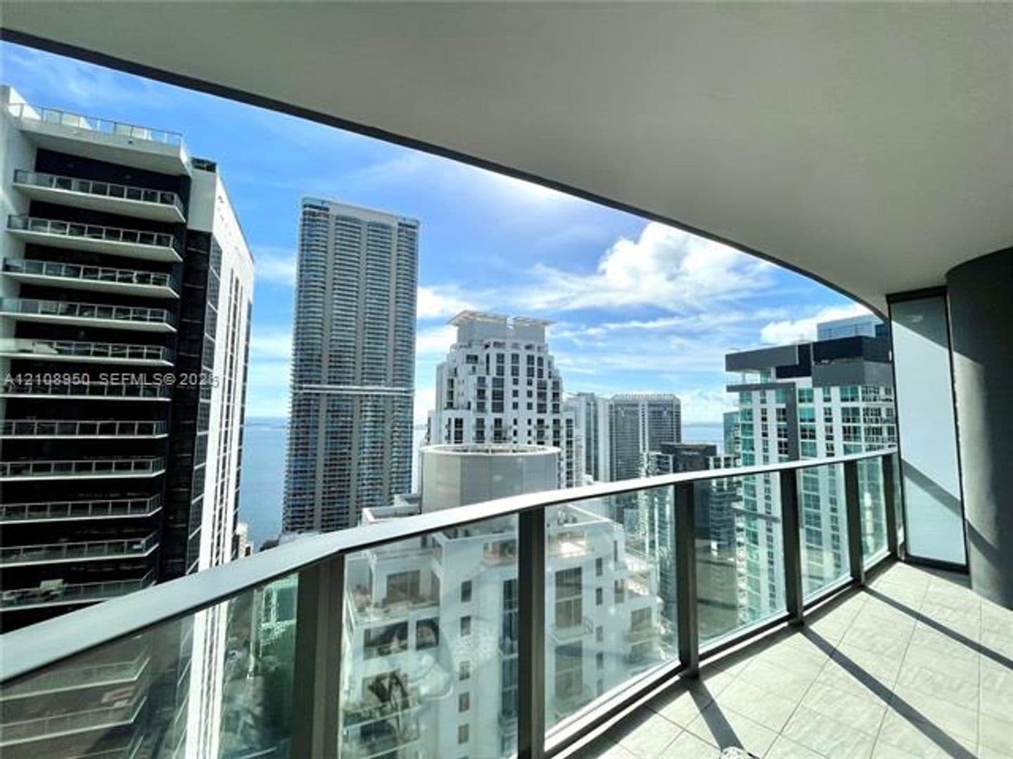 Miami Condo: 1000 Brickell Plz cu-4303