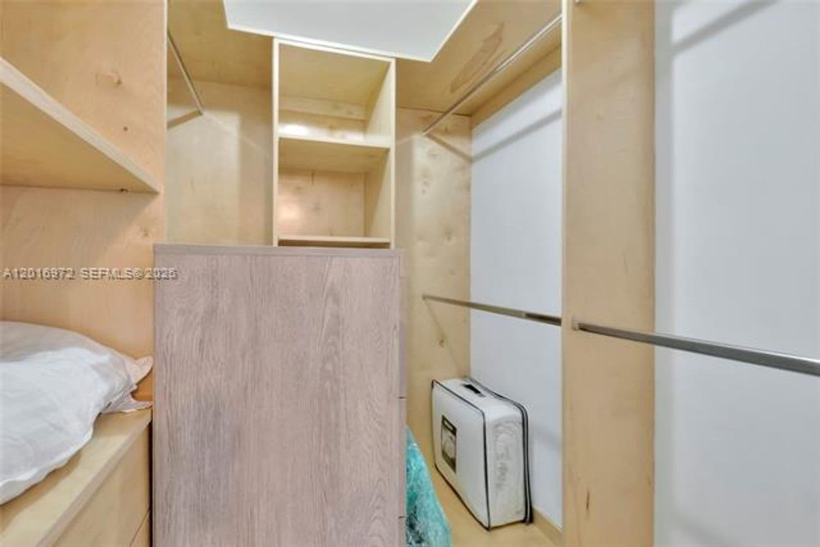 Miami Beach Condo: 2401 Collins Ave cu-1805