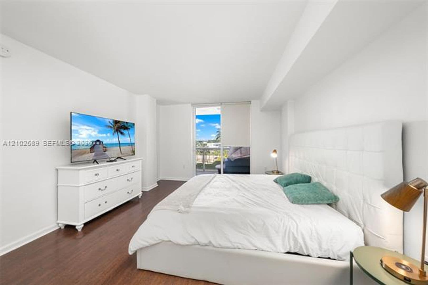 Bal Harbour Condo: 10275 Collins Ave cu-327