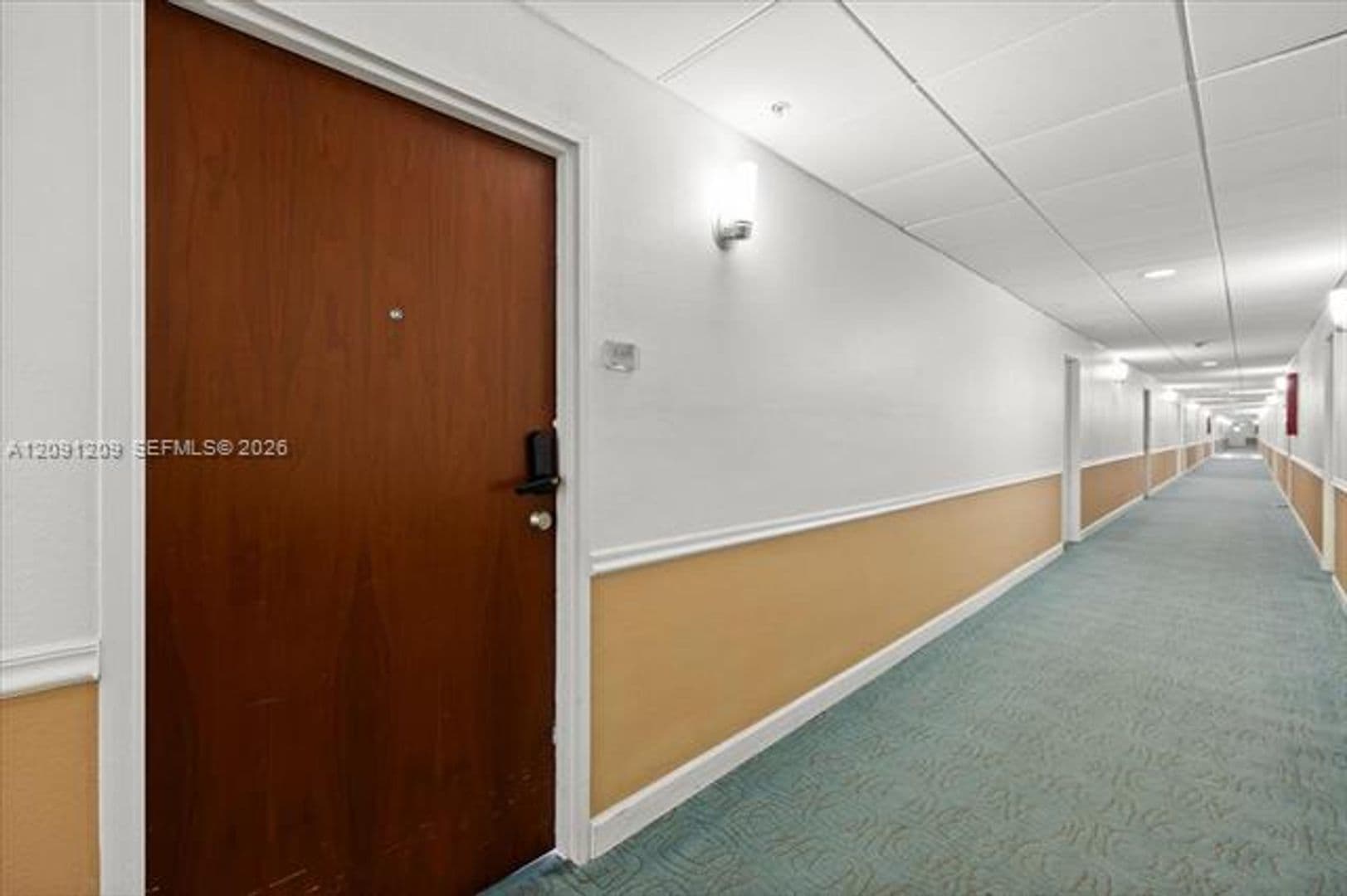 Hollywood Condo: 4001 S Ocean Dr cu-10R