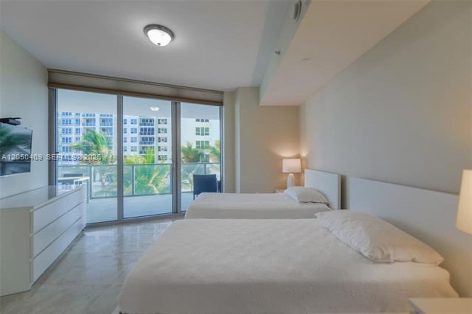 Hollywood Condo: 3101 S Ocean Dr cu-404