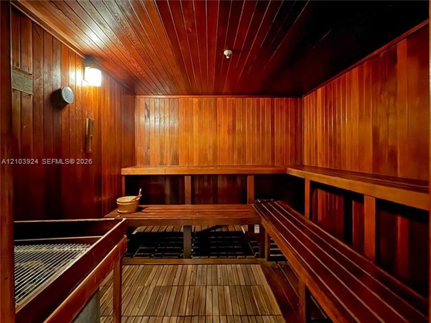 Miami Condo: 848 Brickell Key Dr cu-306