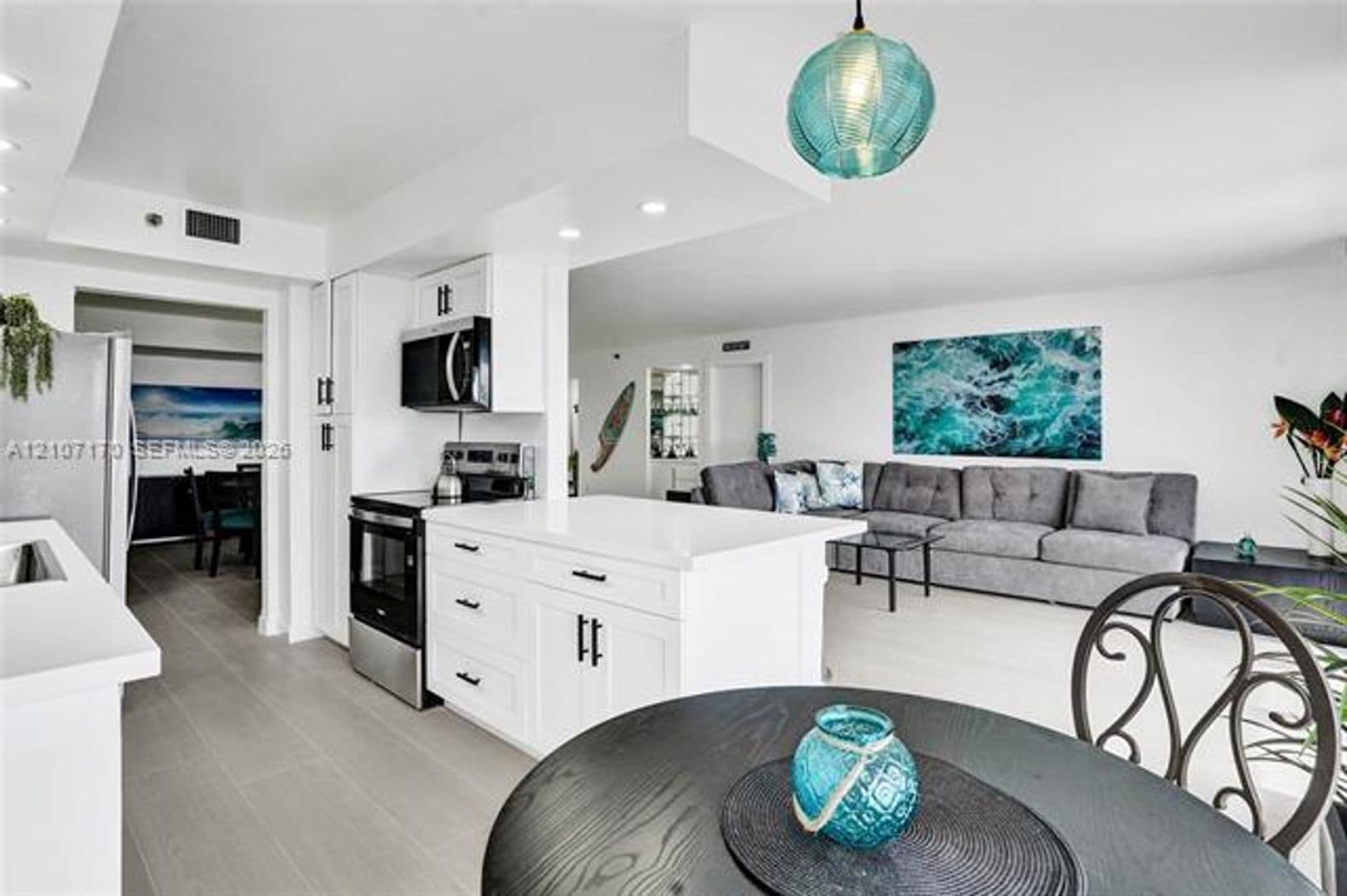 Hollywood Condo: 1201 S Ocean Dr cu-908S