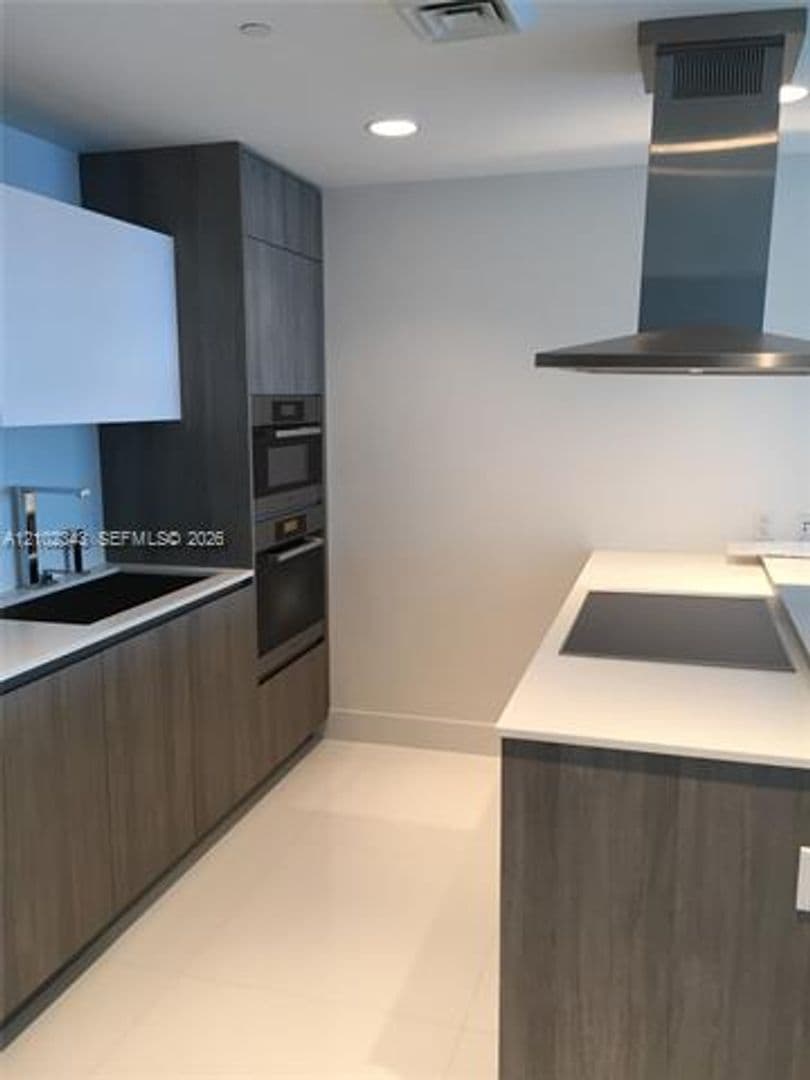 Key Biscayne Condo: 350 Ocean Dr cu-704N