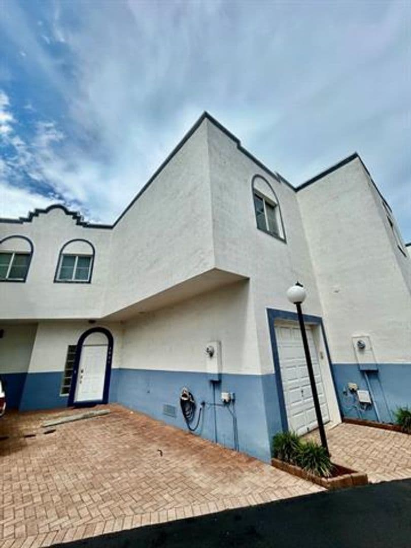 Fort Lauderdale Townhome: 2931 SW 18th Terrace th 2931