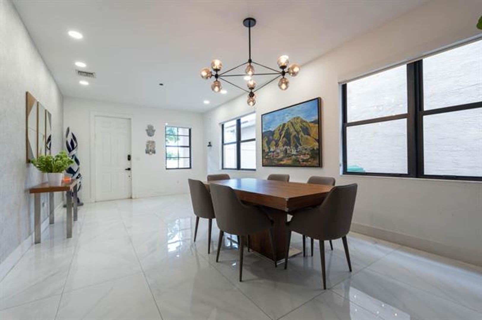 Miami House: 875 NE 193rd Ter # 875