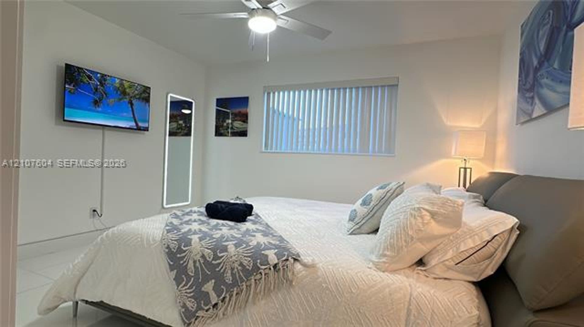 Hollywood House: 120 S 56th Ave # 120