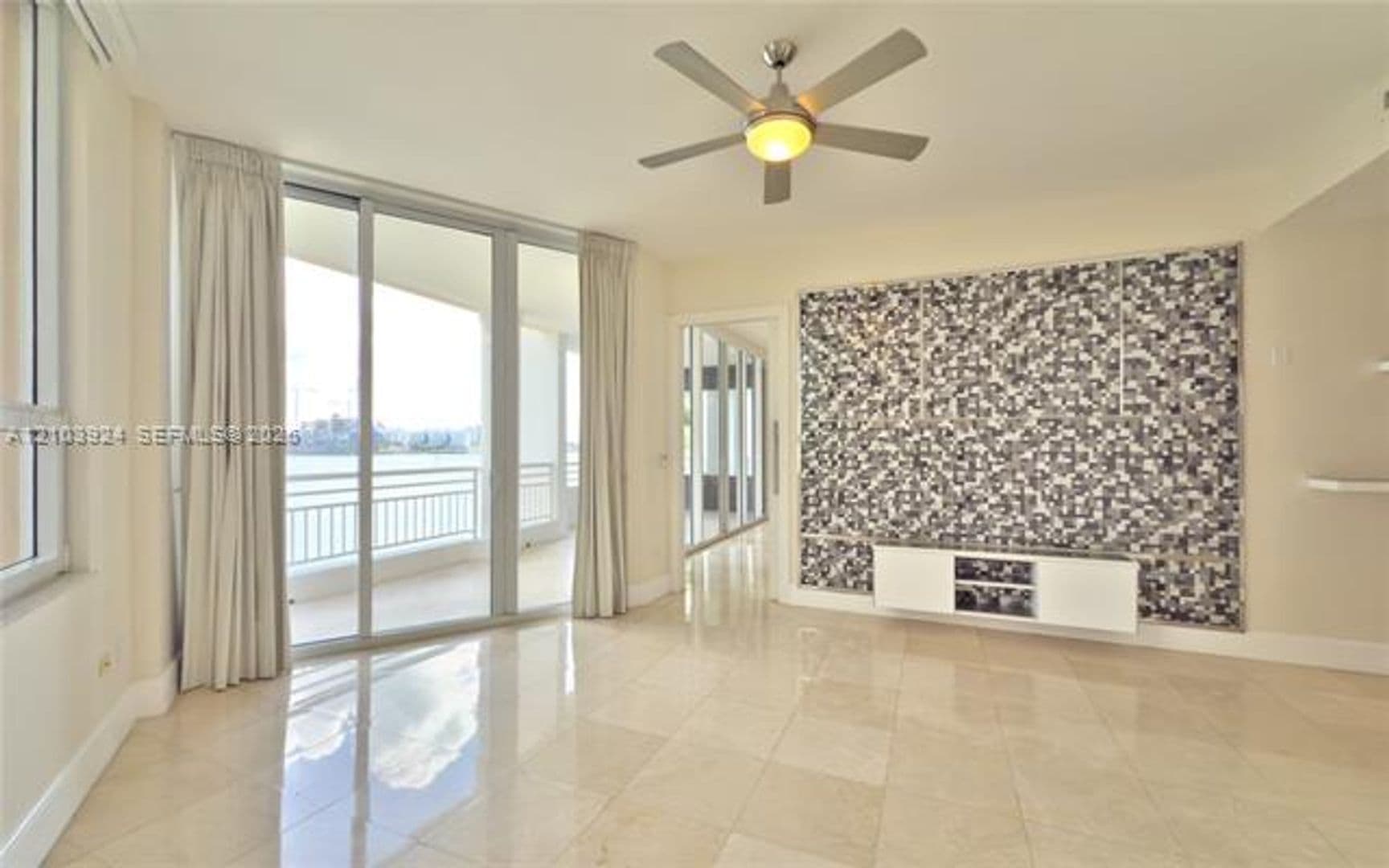 Miami Condo: 848 Brickell Key Dr cu-306