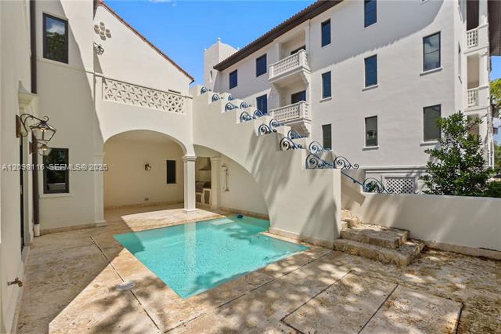 Coral Gables Condo: 555 Santander Ave cu-V4