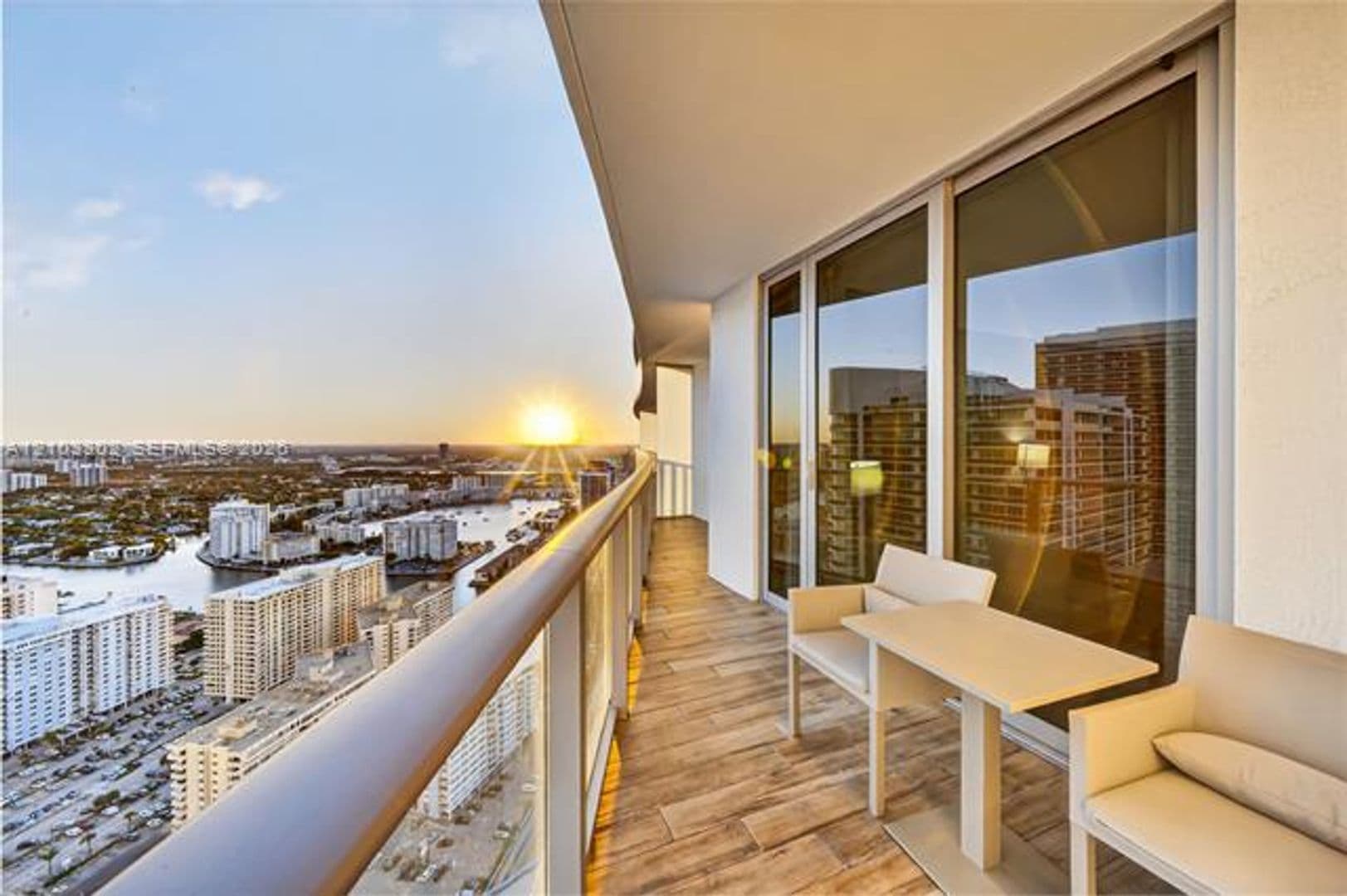 Hollywood Condo: 4111 S Ocean Dr cu-3703