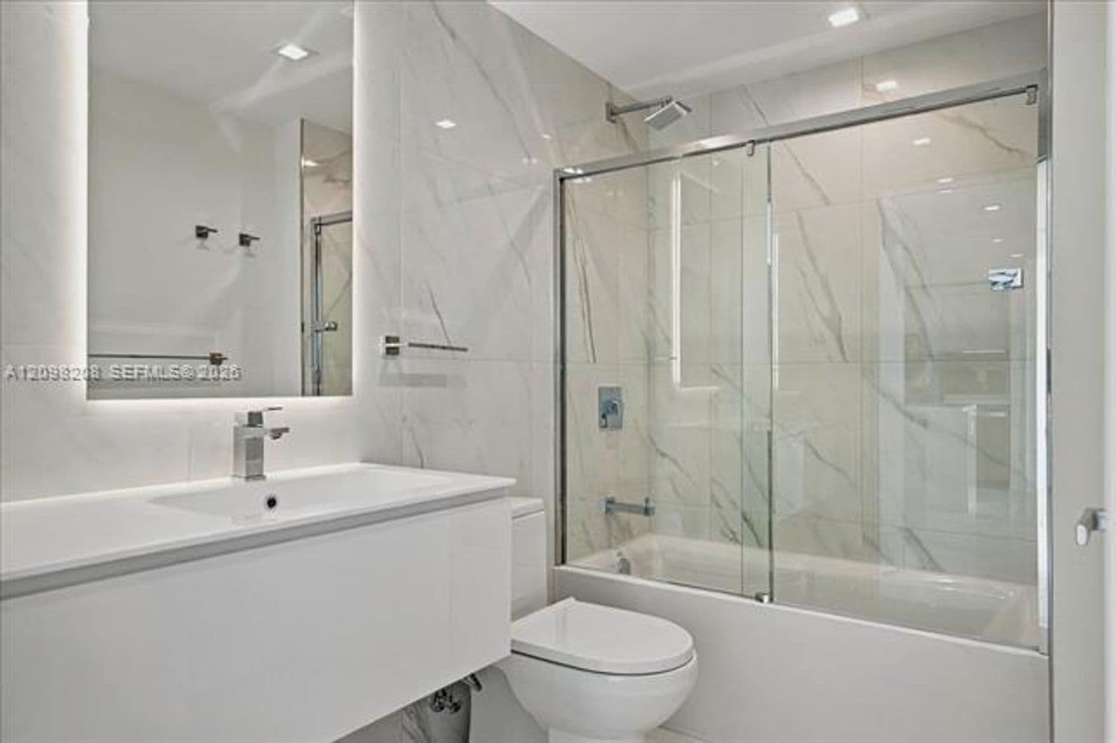 Hallandale Beach Condo: 1170 E Hallandale cu-2109