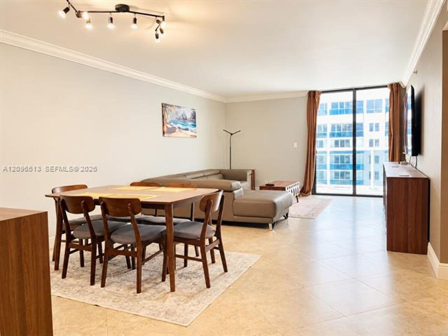Miami Beach Condo: 2401 Collins Ave cu-1807