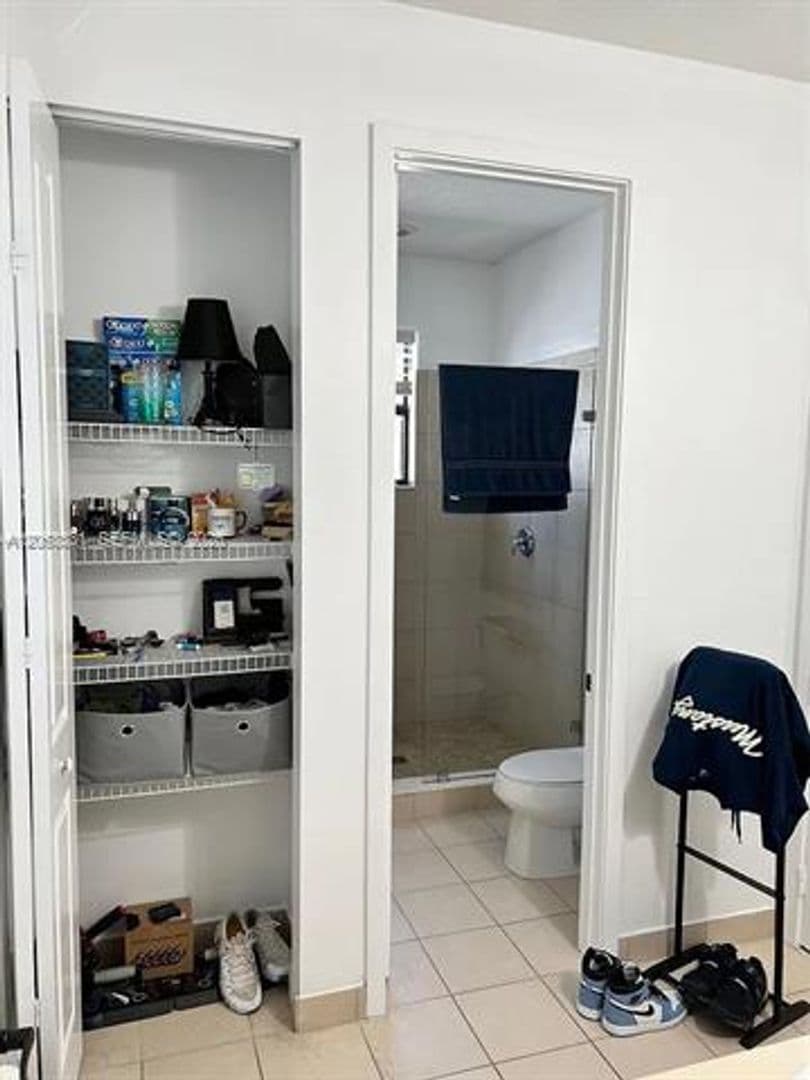 Hialeah House: 3214 W 97th St # 0