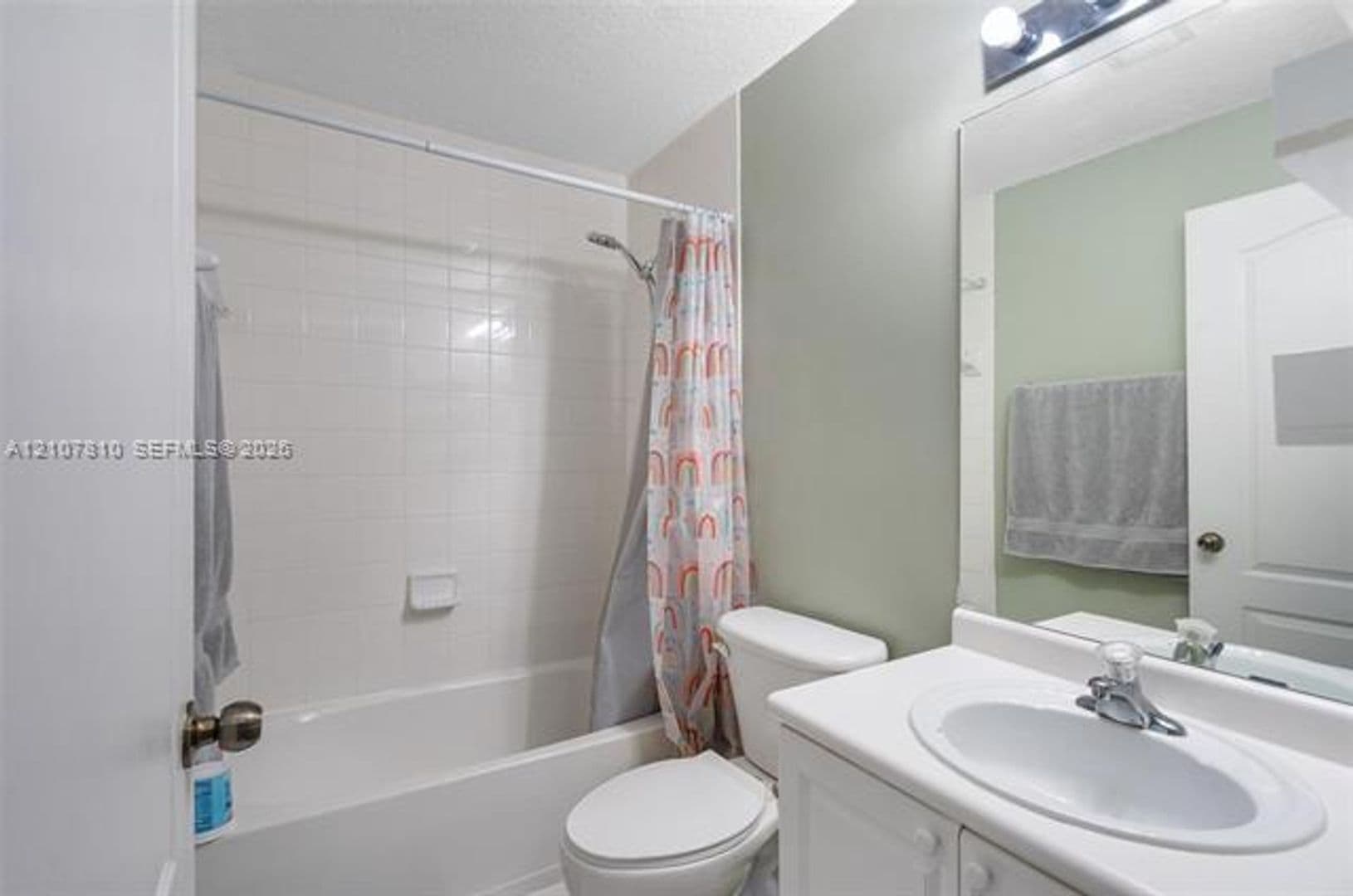Hialeah Condo: 6940 NW 177th St cu-P105